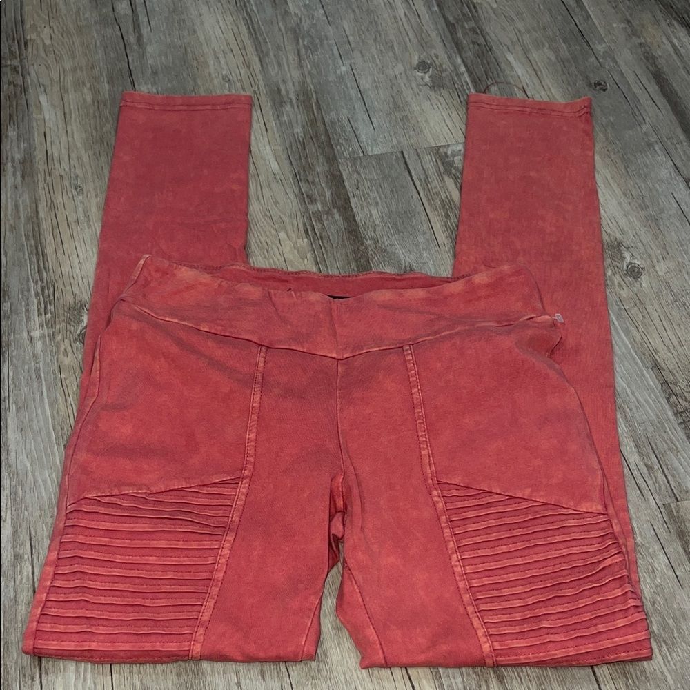 Stylish Red Leggings with Ribbed Accents